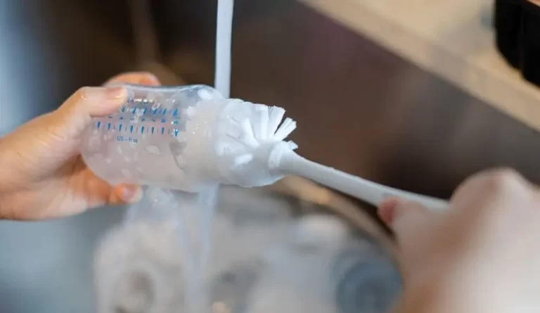 The Most Effective Way To Clean Your Baby's Feeding Bottles